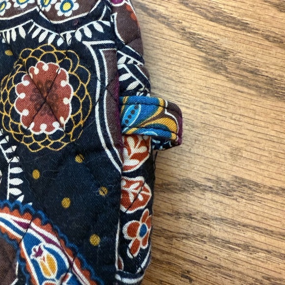 Vera Bradley Kensington
Paisley Laptop Bag or Tote, with small plastic lined bag - Picture 12 of 15